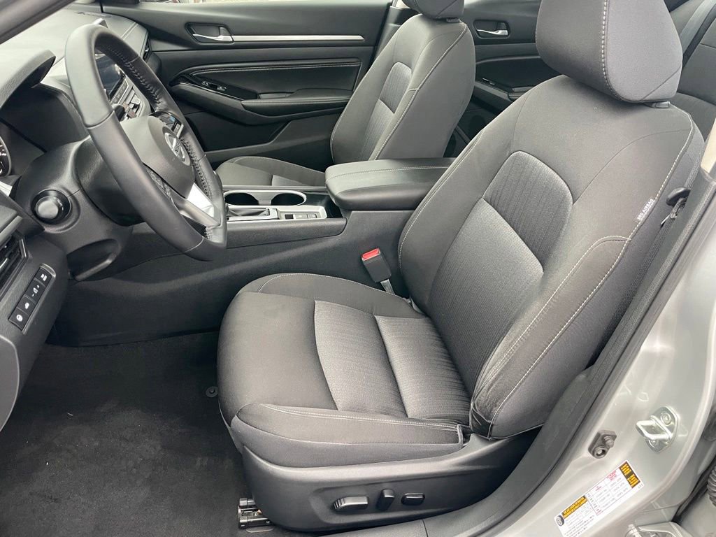 Certified 2021 Nissan Altima 2.5 SV w/ SV Premium Package AWD/4WD image 5