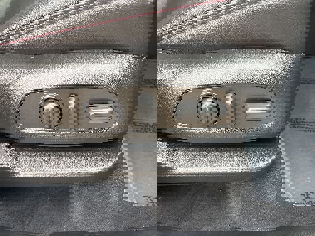 Used 2023 Chevrolet Traverse RS image 69