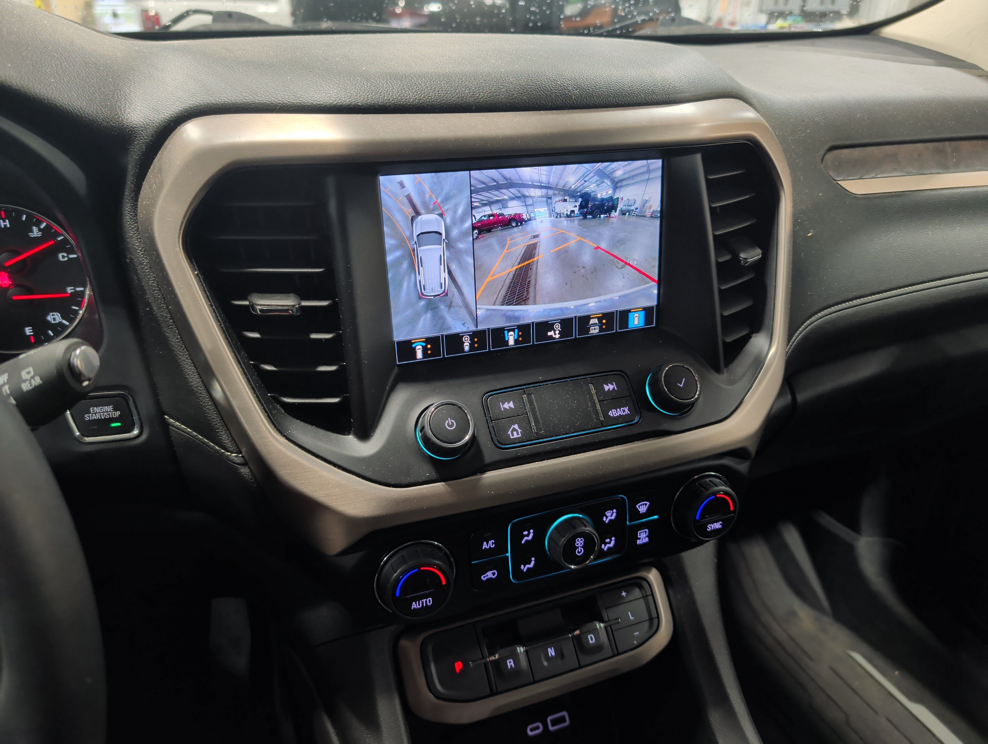Used 2023 GMC Acadia Denali w/ Denali Technology Package AWD/4WD image 11
