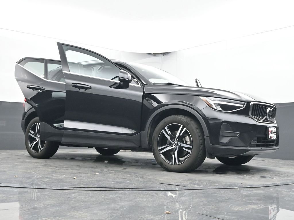 Used 2025 Volvo XC40 B5 Core AWD/4WD image 50