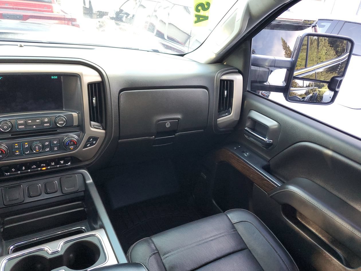 Used 2018 GMC Sierra 2500 Denali w/ Duramax Plus Package AWD/4WD image 15