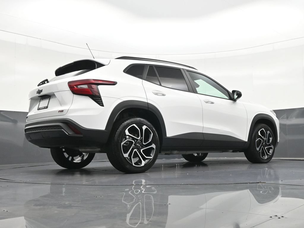 Used 2025 Chevrolet Trax RS FWD image 32