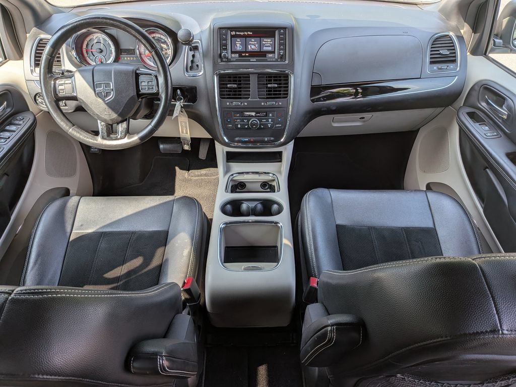 Used 2017 Dodge Grand Caravan SXT w/ Driver Convenience Group FWD image 25