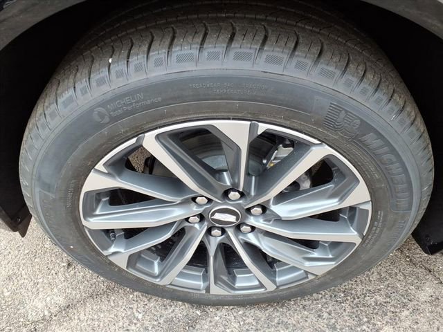 New 2026 Cadillac Lyriq Sport w/ LPO, Floor Liner Package AWD/4WD image 12