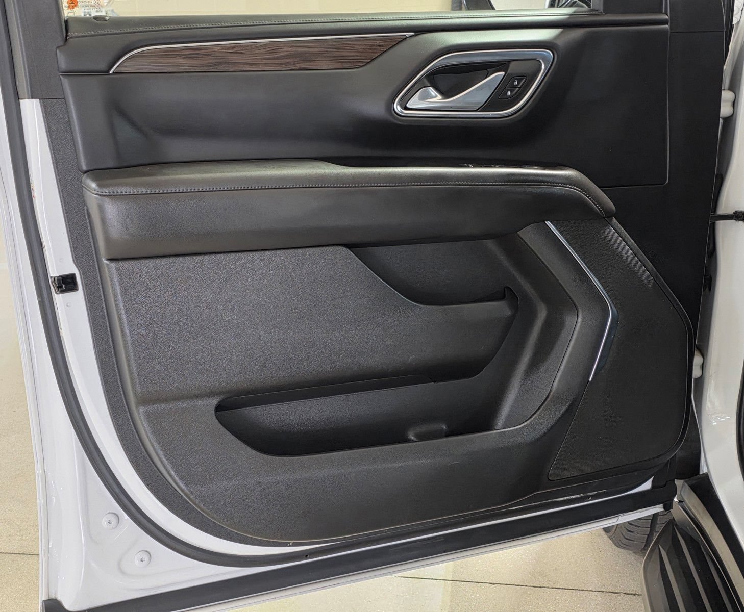 Used 2023 Chevrolet Suburban LS RWD image 21