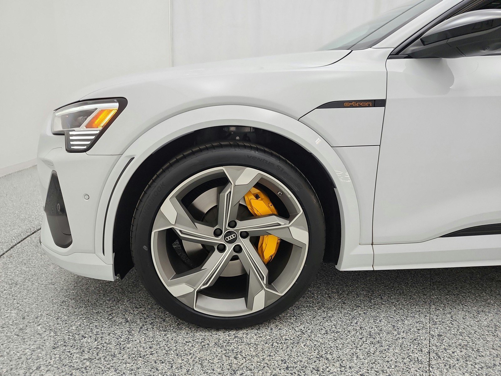 Used 2023 Audi e-tron S Premium Plus w/ Black Optic Package AWD/4WD image 17