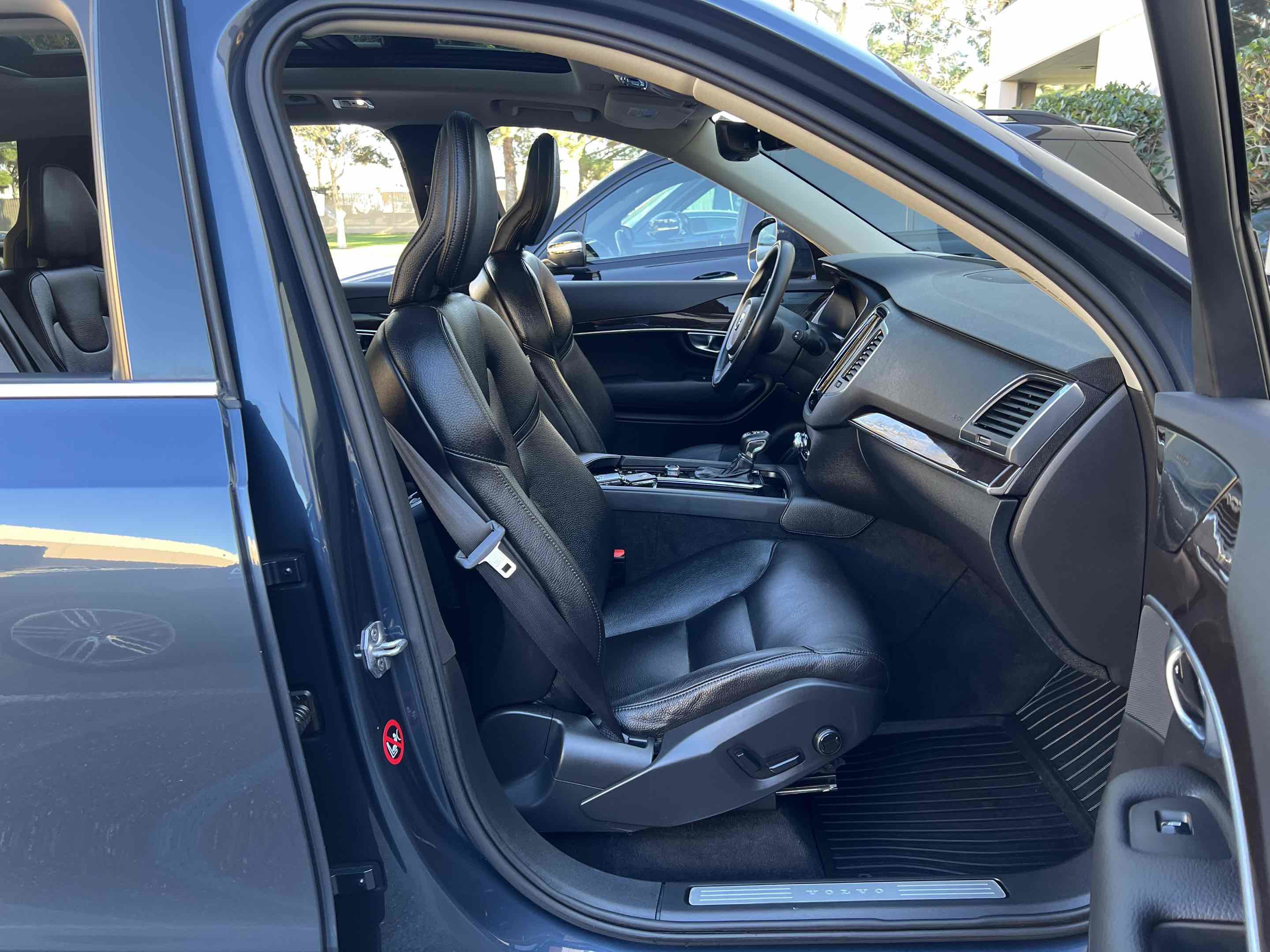 Used 2019 Volvo XC90 T6 Momentum w/ Advanced Package image 52