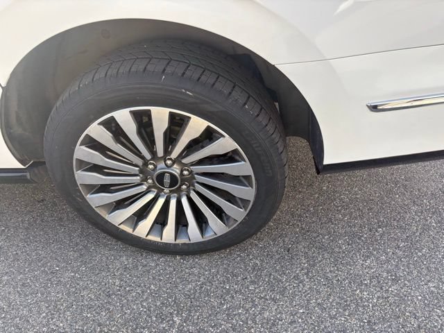 Used 2021 Lincoln Navigator L Reserve w/ Luxury Package AWD/4WD image 11