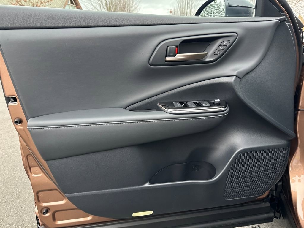 New 2025 Toyota Crown Signia image 11