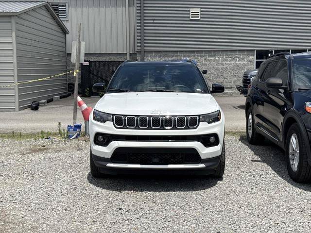 Used 2024 Jeep Compass Limited AWD/4WD image 2