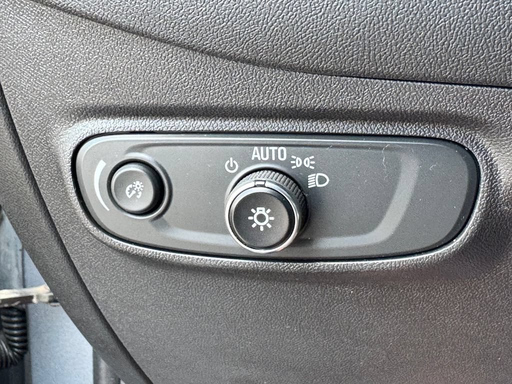 Used 2023 Chevrolet Equinox LS w/ LS Convenience Package FWD image 31