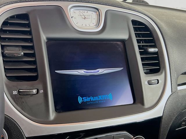 Used 2023 Chrysler 300 Touring w/ Safetytec Plus Group image 16