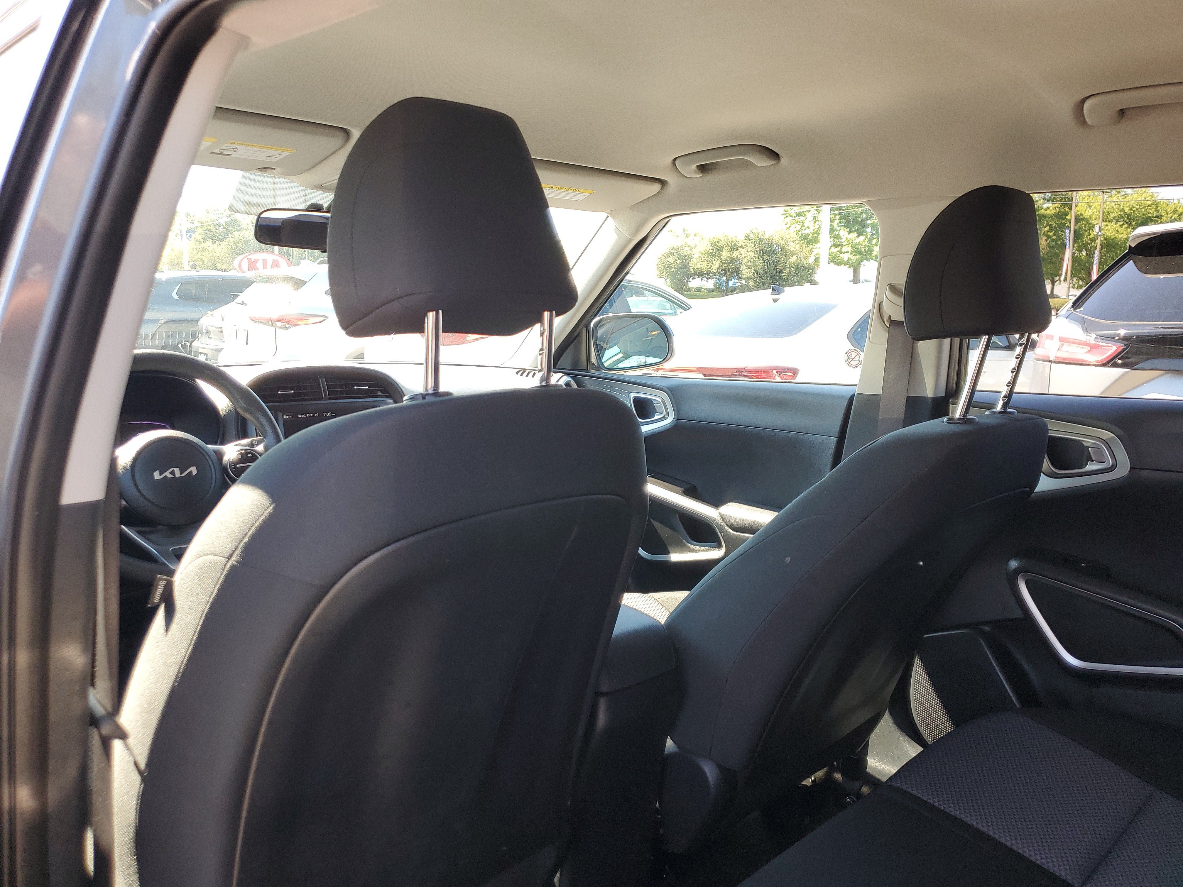 Used 2025 Kia Soul LX w/ LX Technology Package FWD image 12