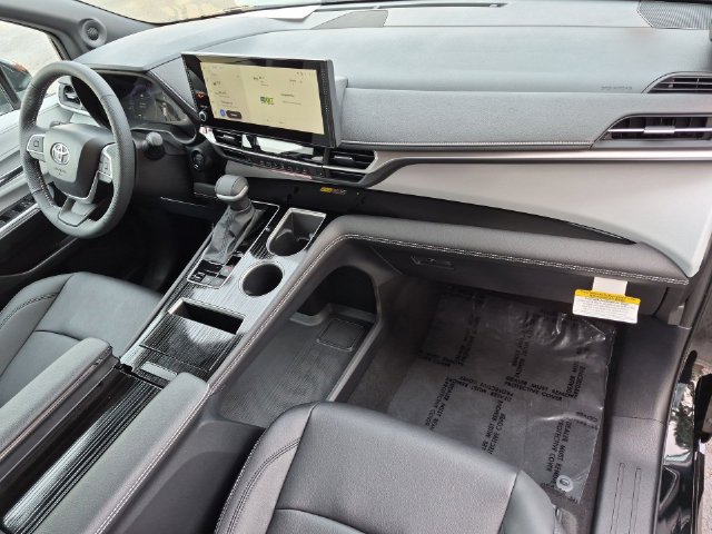 Certified 2026 Toyota Sienna XSE FWD image 33