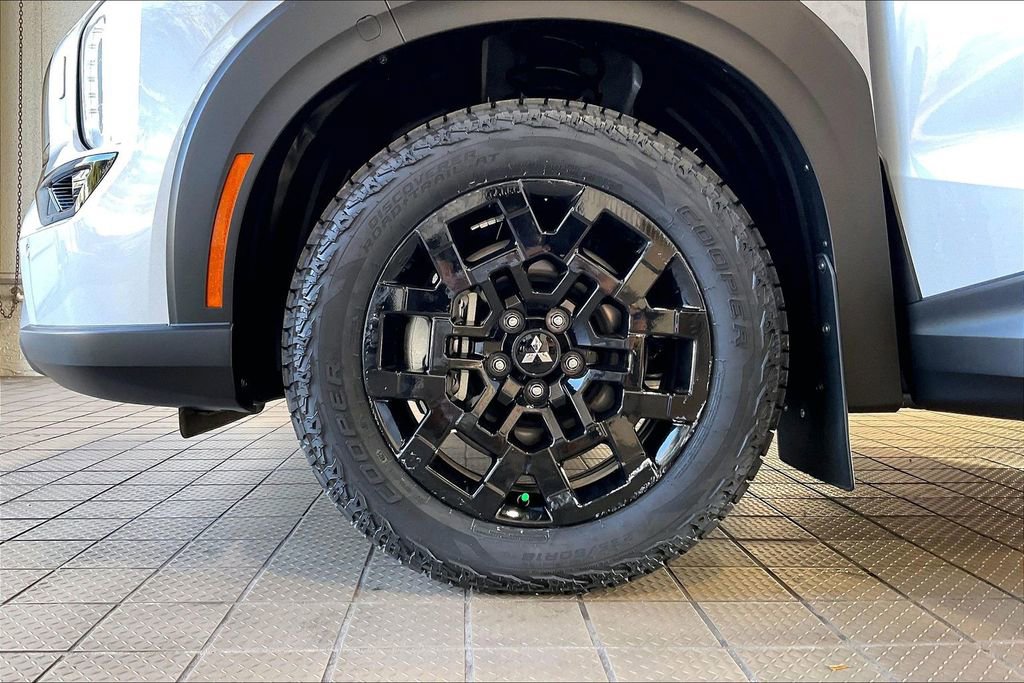 New 2026 Mitsubishi Outlander SE image 12