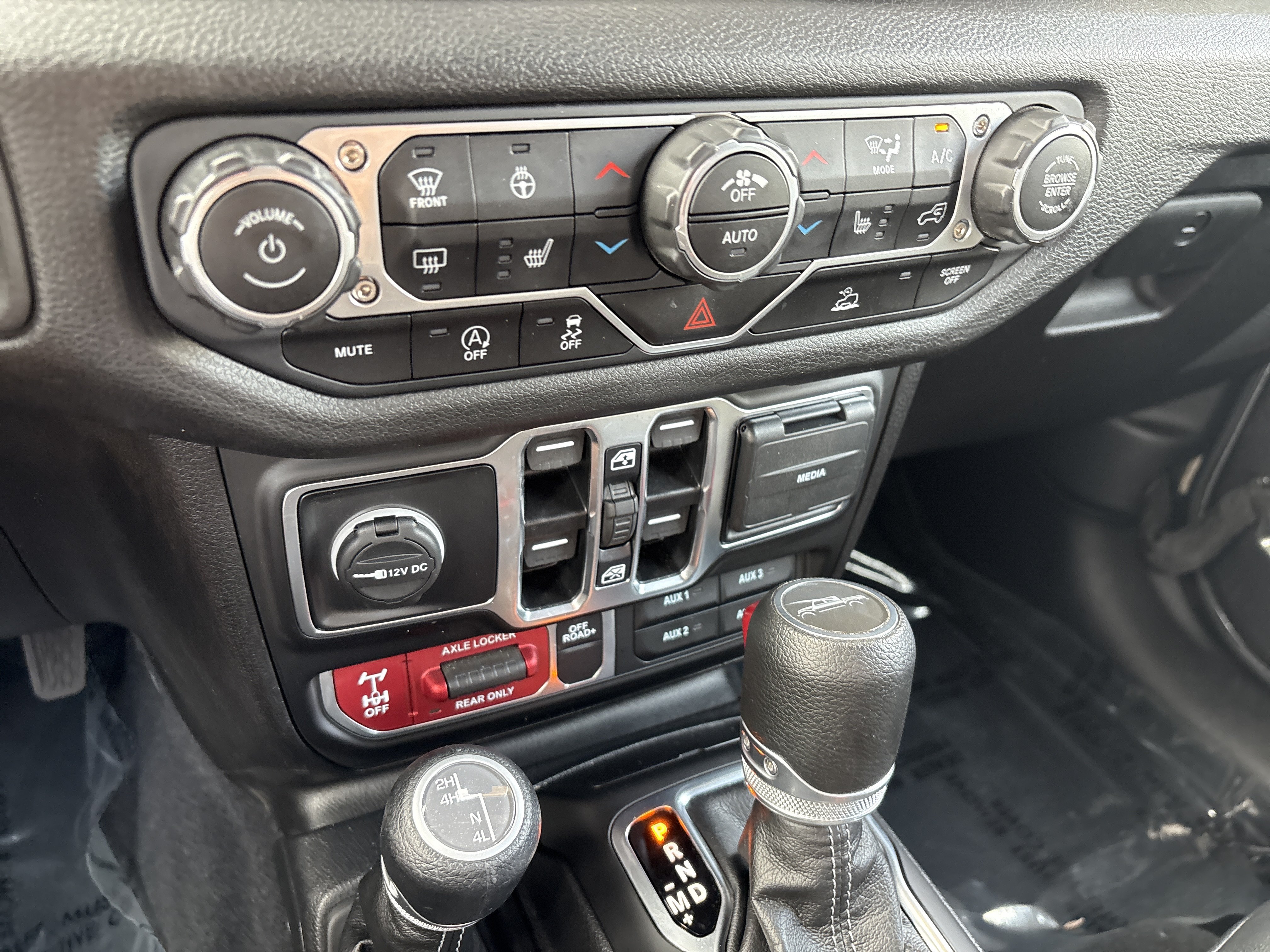 Certified 2025 Jeep Gladiator Sport AWD/4WD image 30