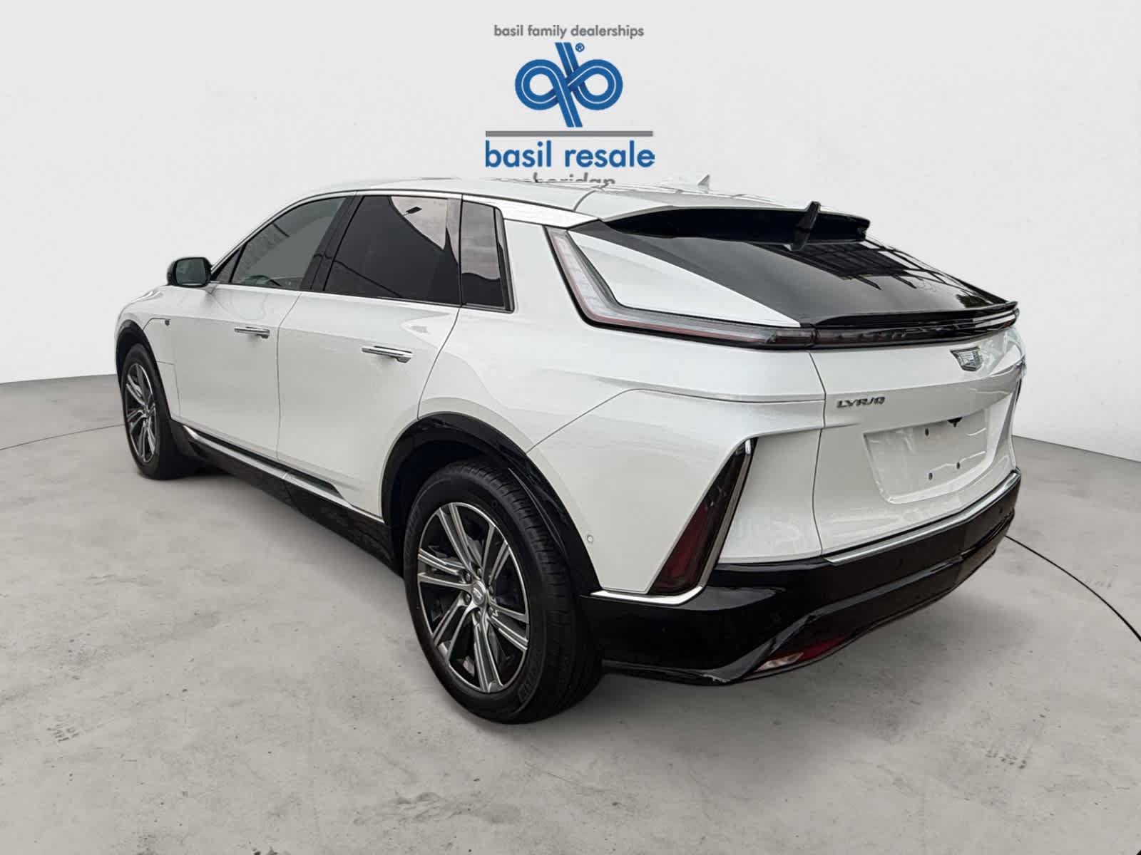Used 2024 Cadillac Lyriq Luxury w/ LPO, Floor Liner Package AWD/4WD image 4