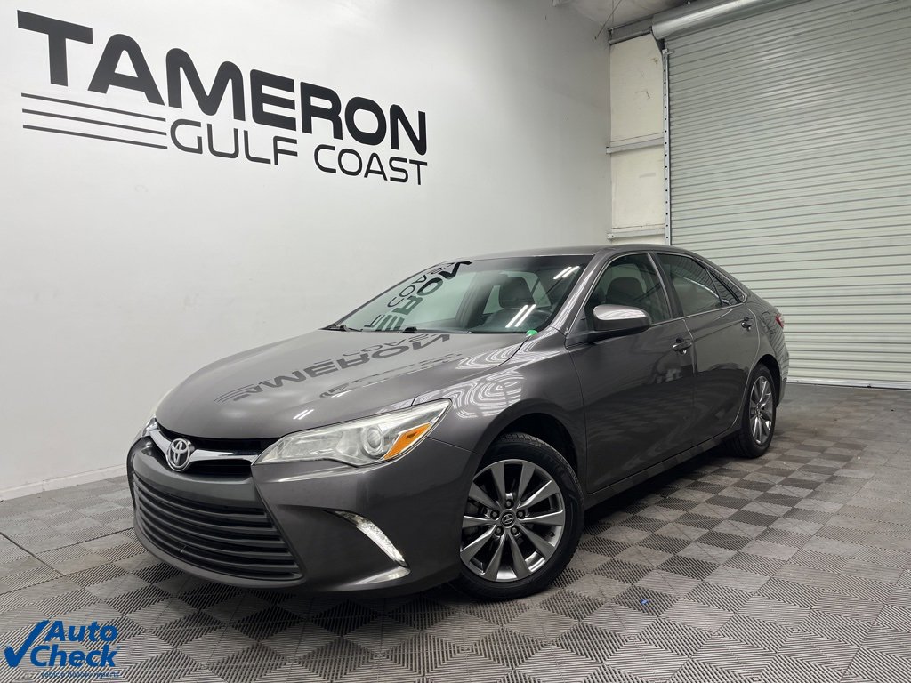 Used 2017 Toyota Camry XLE image 2