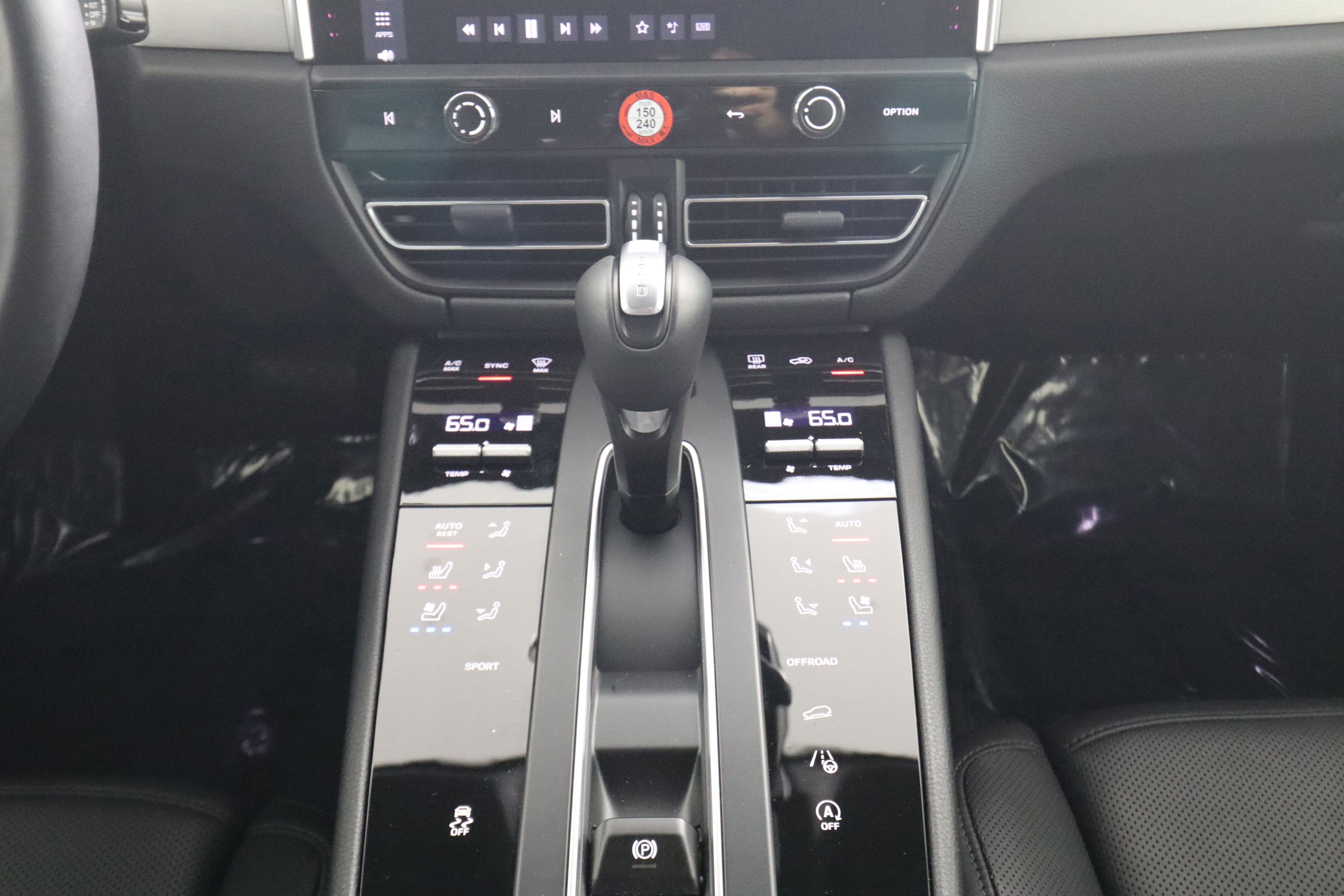 Certified 2025 Porsche Macan image 20