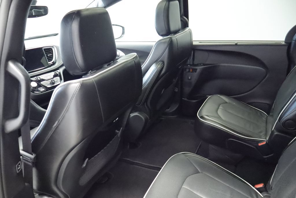Certified 2025 Chrysler Pacifica Limited FWD image 26