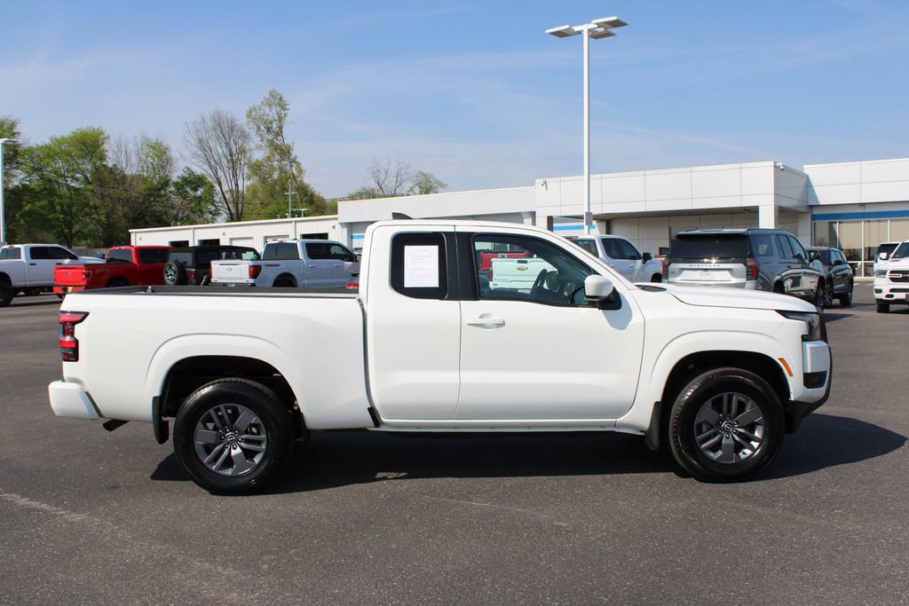 Used 2025 Nissan Frontier SV image 11