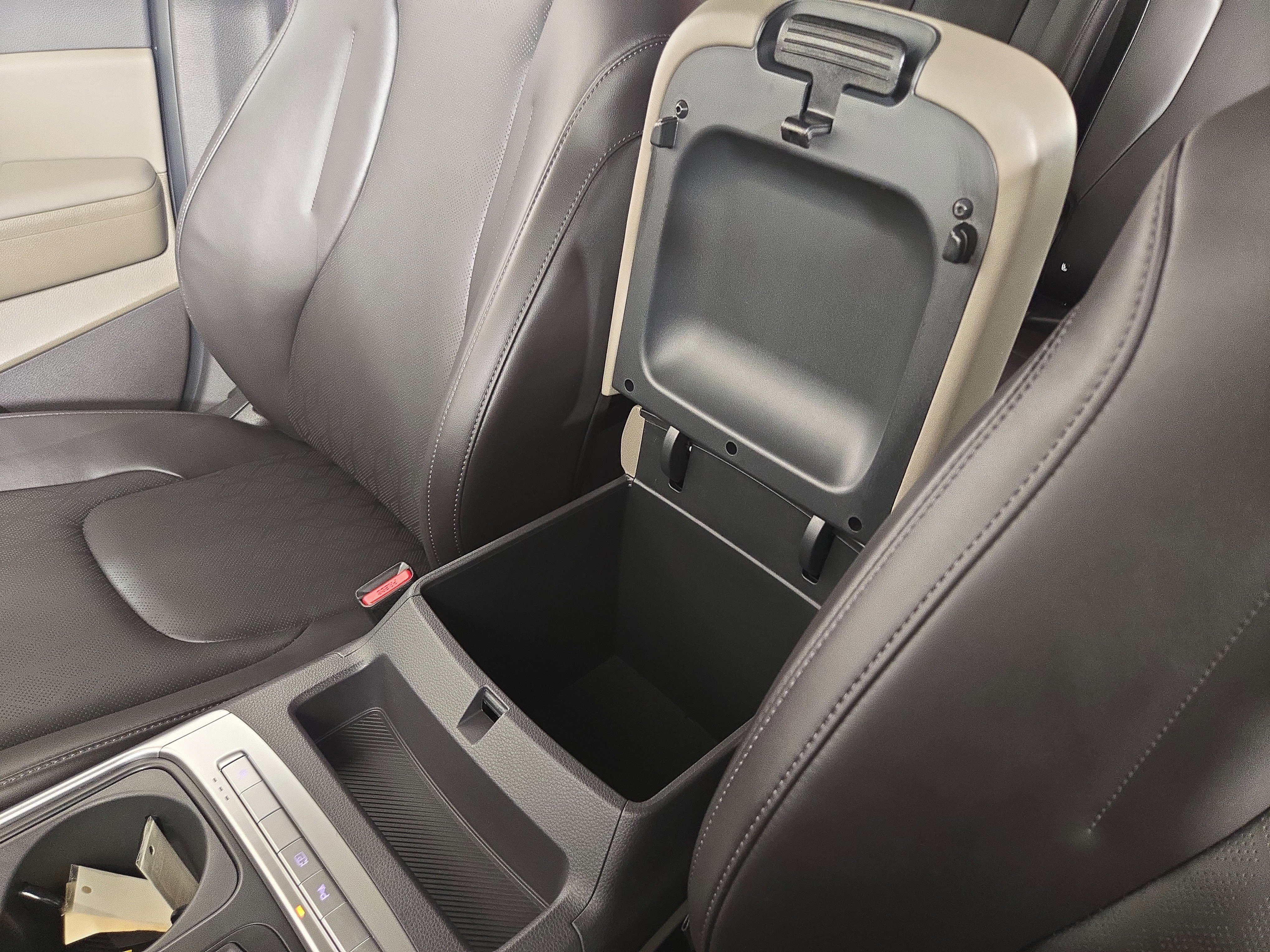 Used 2026 Kia Carnival FWD image 29