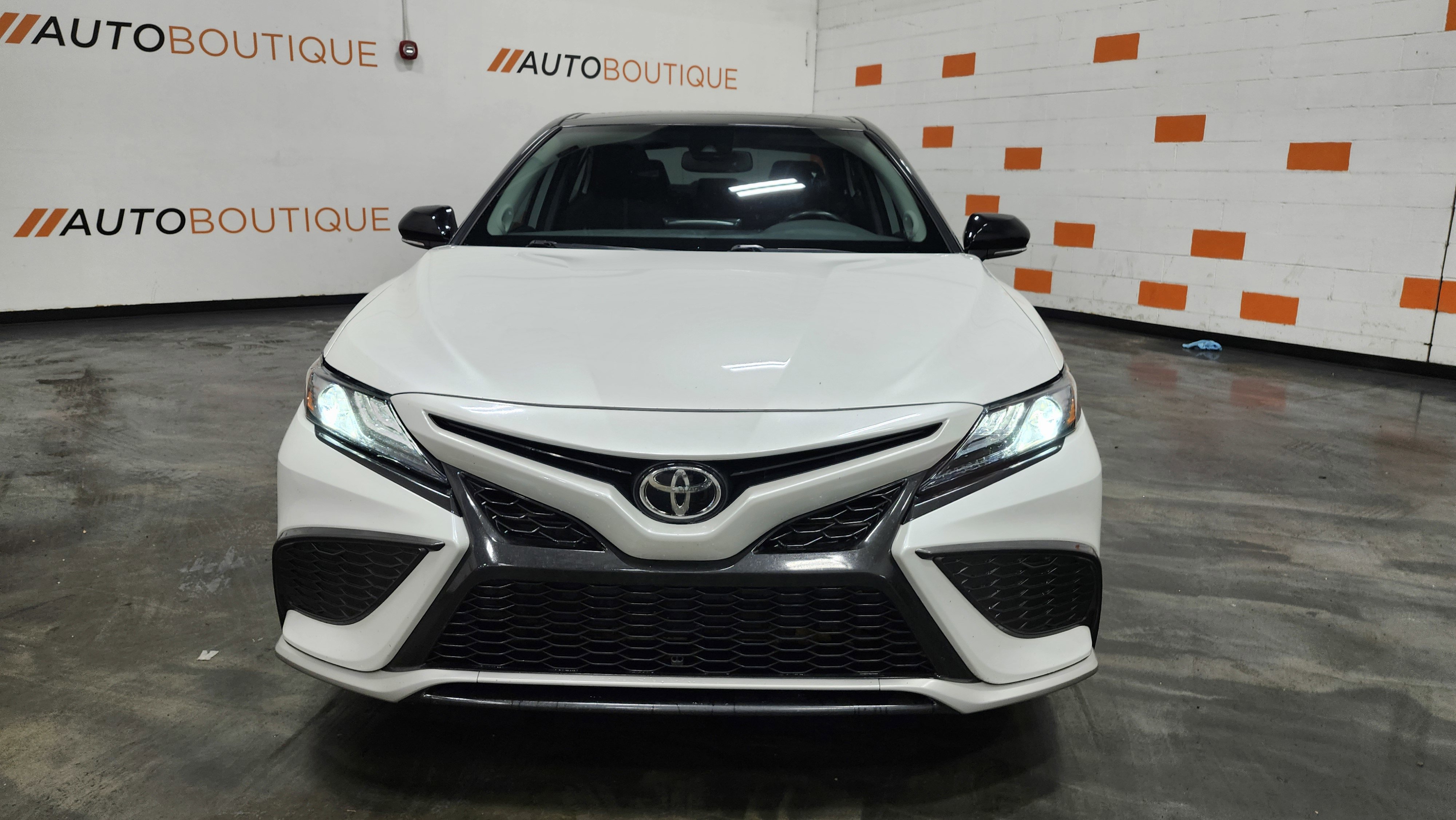 Used 2021 Toyota Camry XSE image 10