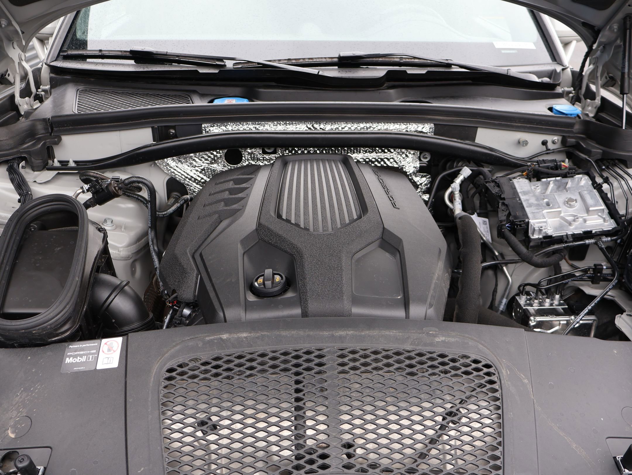 Certified 2026 Porsche Macan AWD/4WD image 30