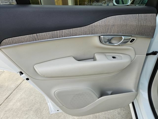 Certified 2023 Volvo XC90 T8 Plus AWD/4WD image 17