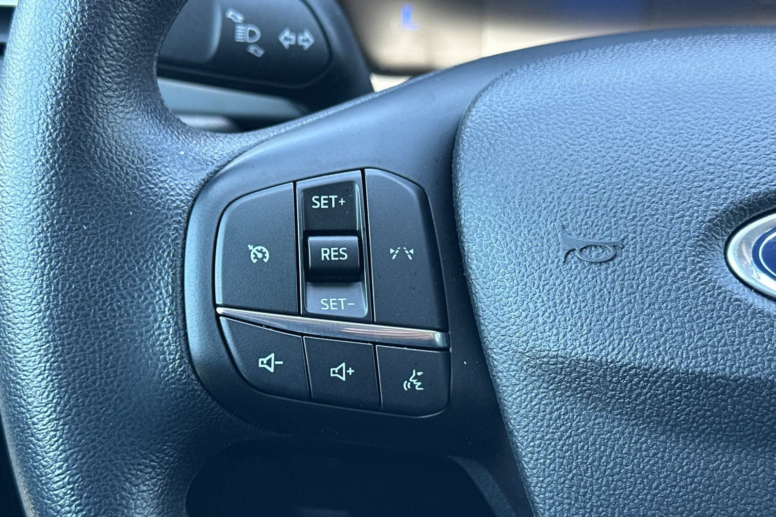 Used 2025 Ford Escape Active AWD/4WD image 30