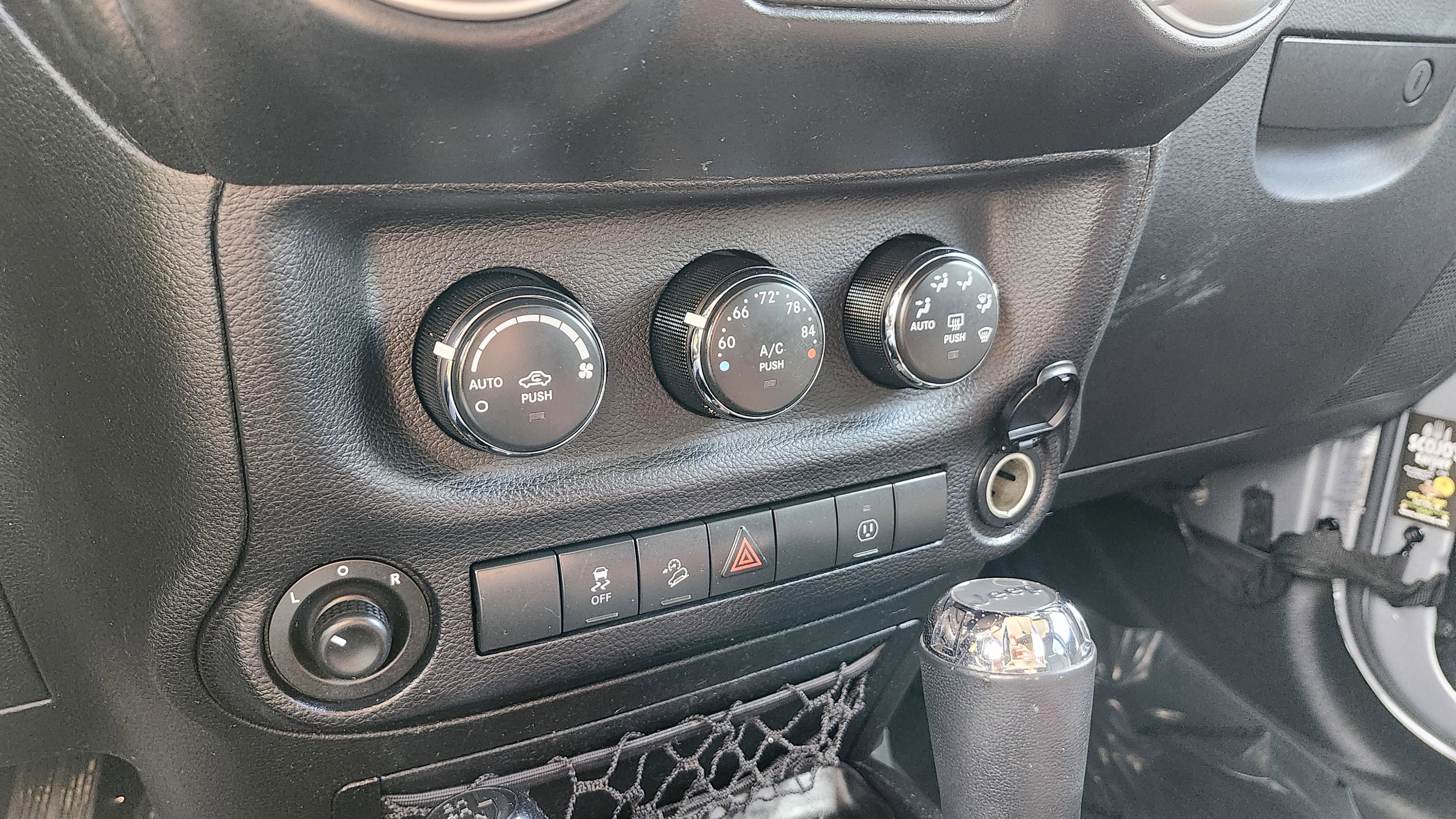 Used 2015 Jeep Wrangler Unlimited Sahara w/ Dual Top Group image 30