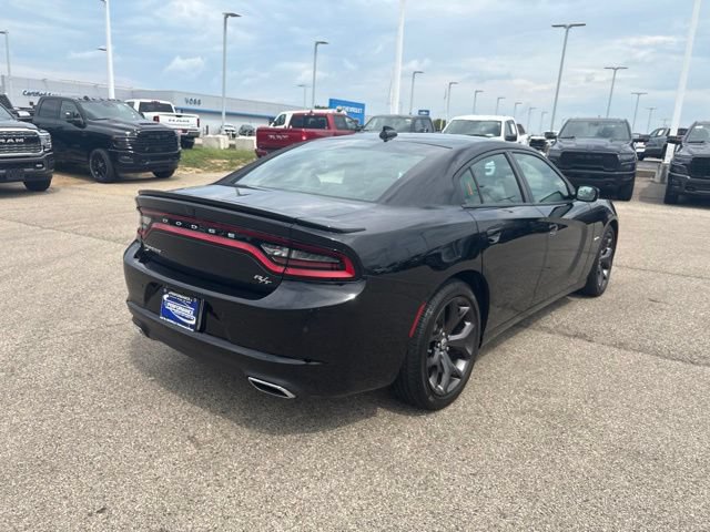 Used 2017 Dodge Charger R/T w/ Plus Group RWD image 9