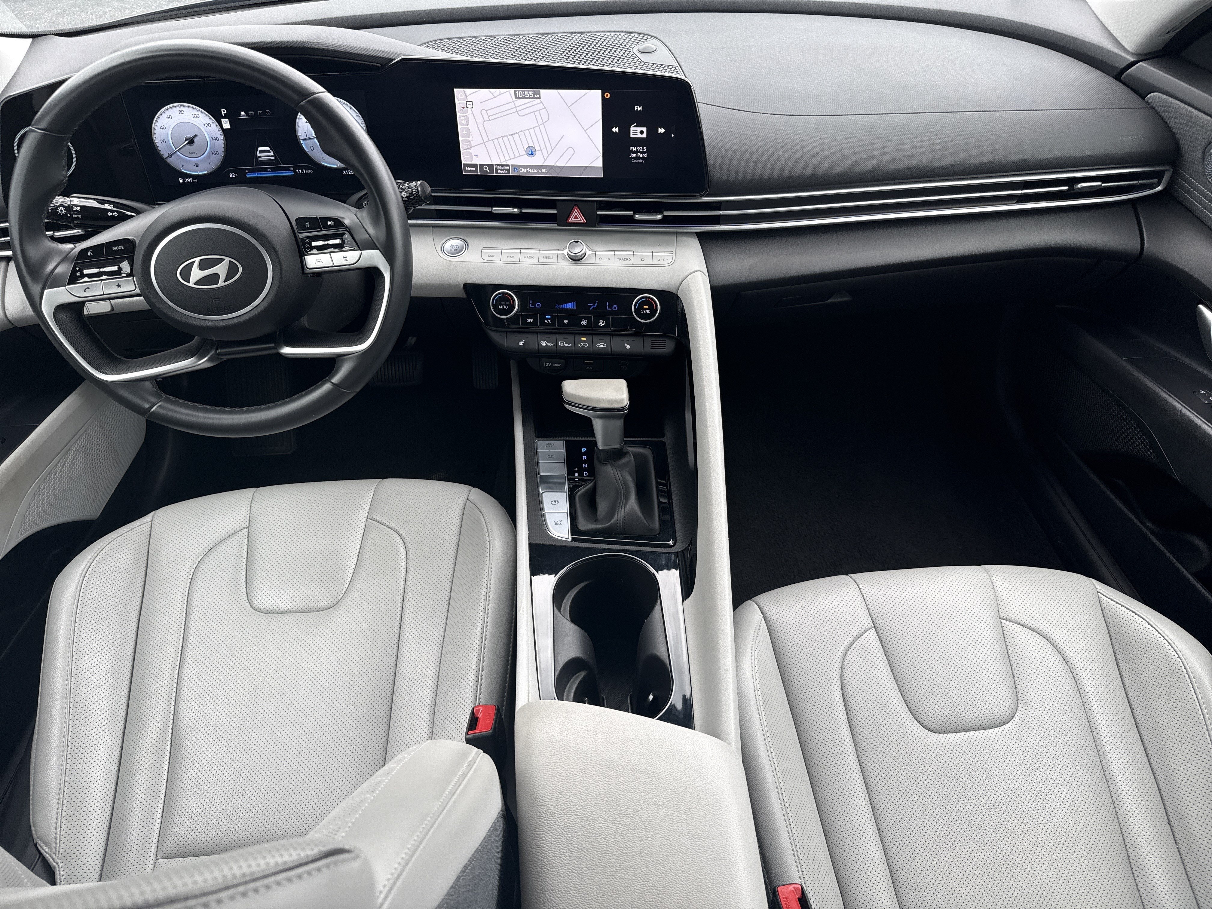 Used 2025 Hyundai Elantra Limited FWD image 28