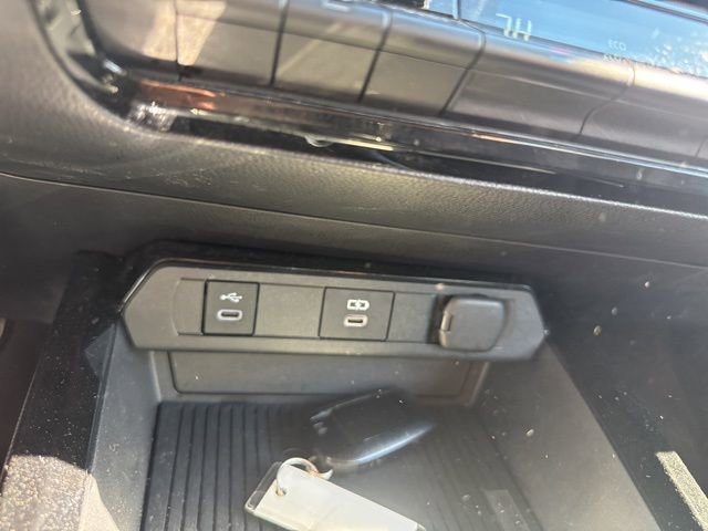 Used 2025 Toyota Prius LE image 17