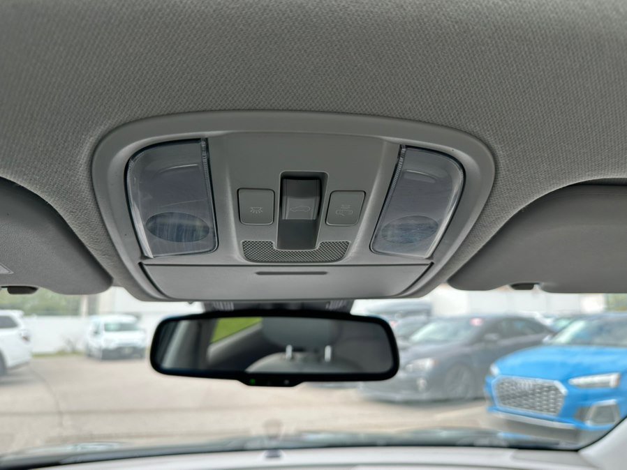 Used 2018 Kia Niro Touring FWD image 34