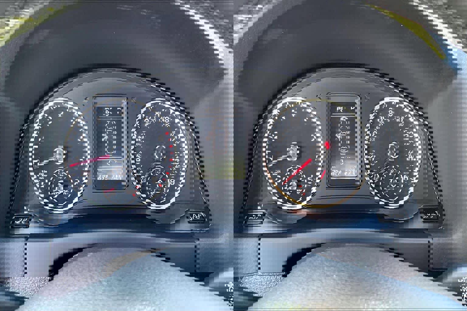 Used 2017 Volkswagen Tiguan Limited image 24