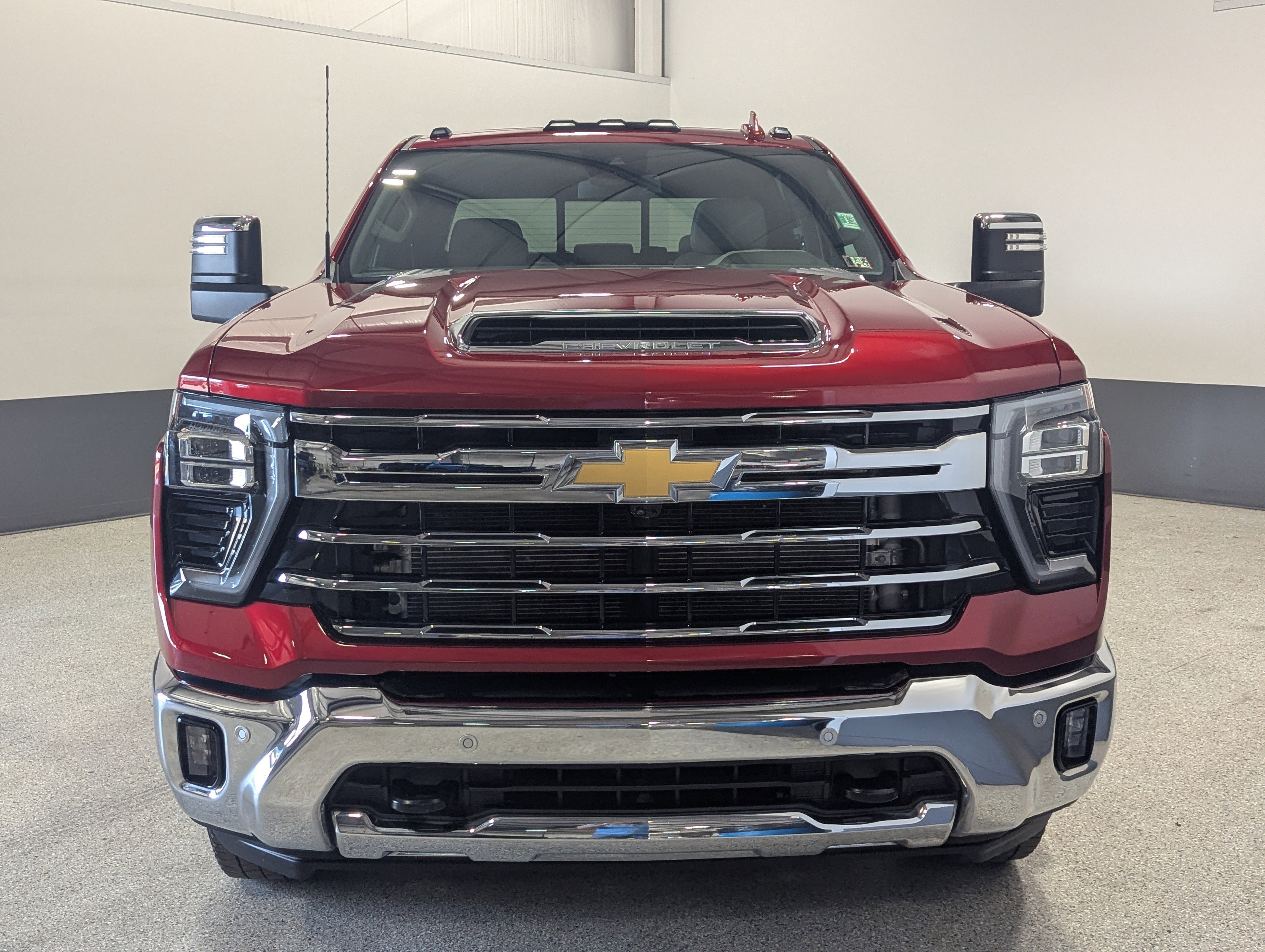 Used 2025 Chevrolet Silverado 3500 LTZ w/ LTZ Plus Package AWD/4WD image 8