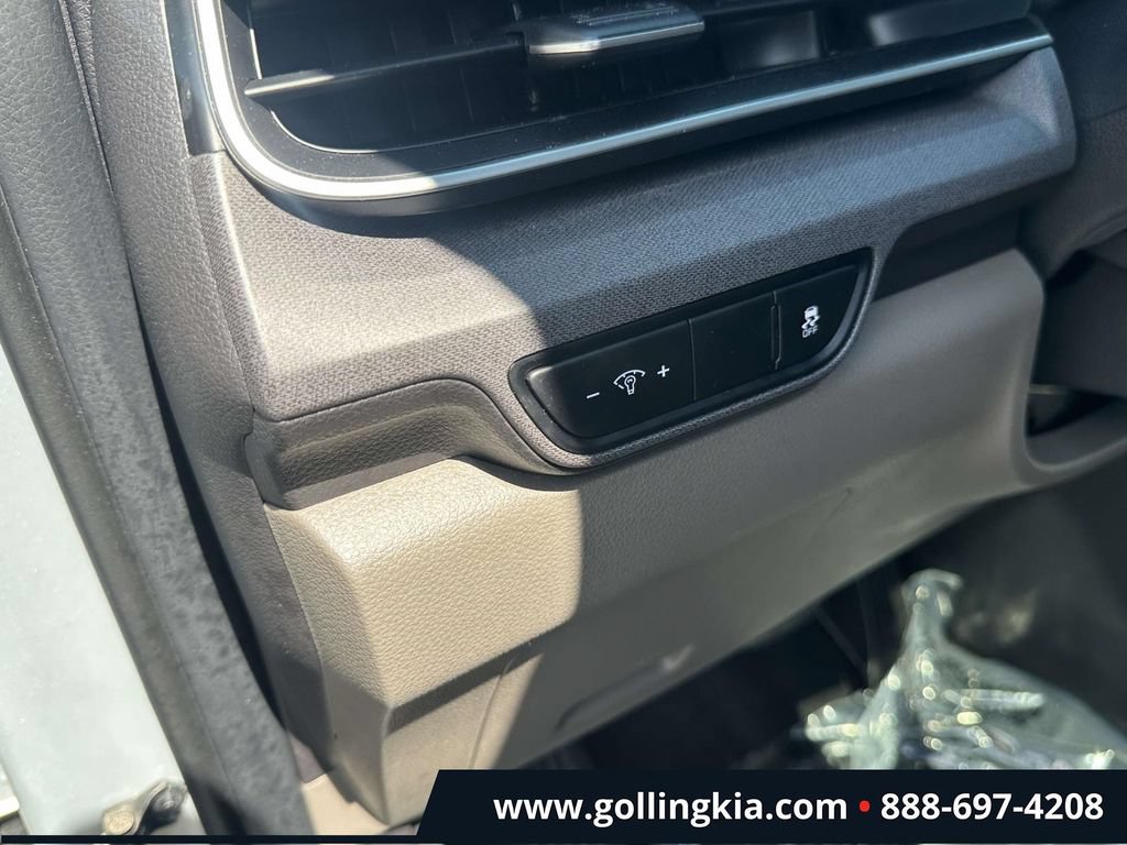 Certified 2025 Kia Carnival SX FWD image 18