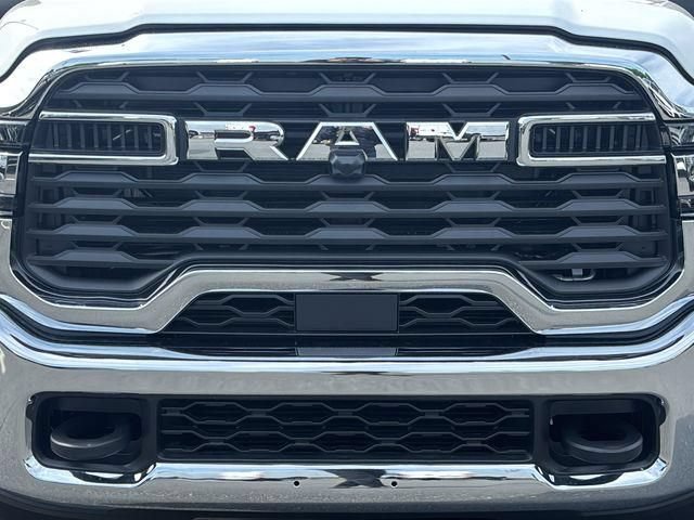 New 2026 RAM 5500 Tradesman AWD/4WD image 27