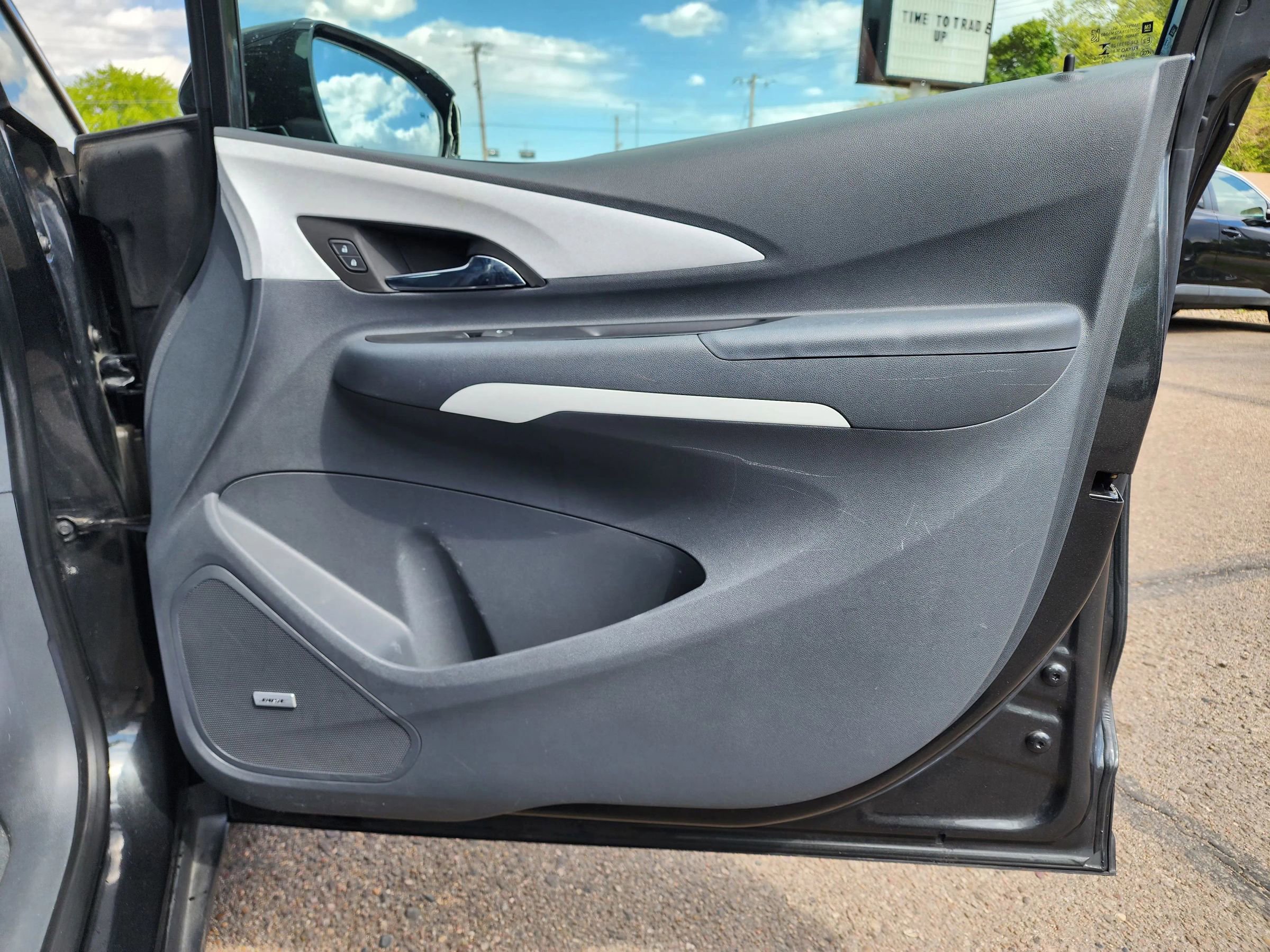 Used 2019 Chevrolet Bolt Premier w/ Infotainment Package FWD image 9