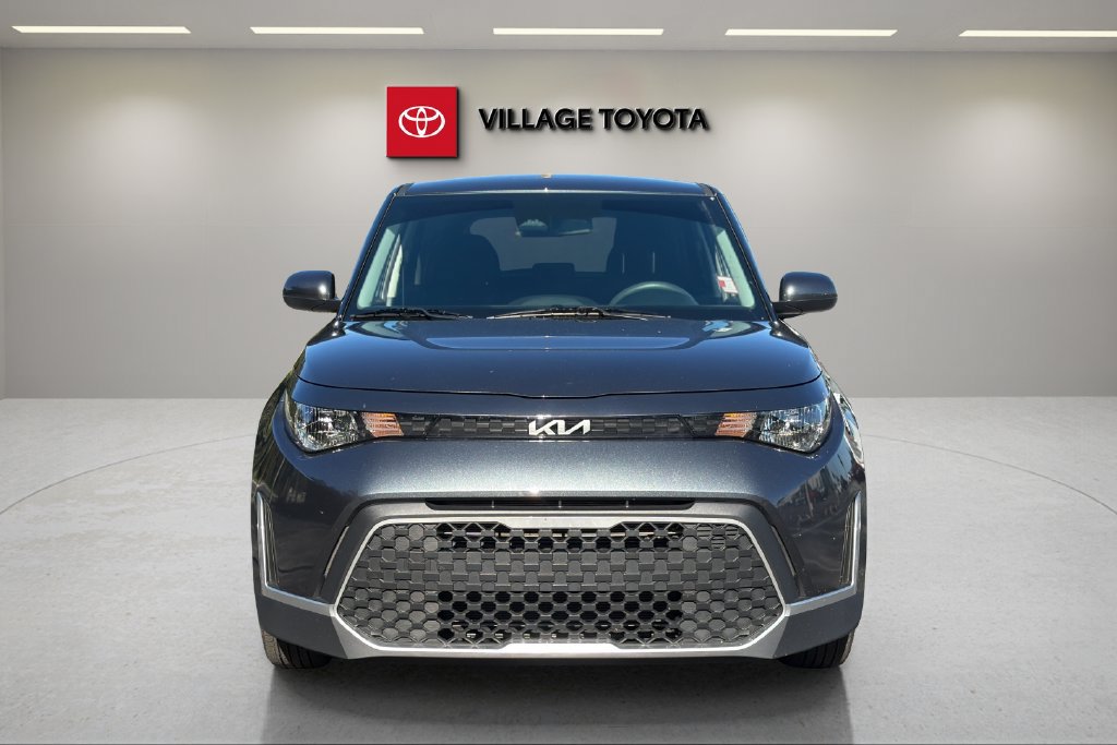 Used 2025 Kia Soul LX w/ LX Technology Package FWD image 8