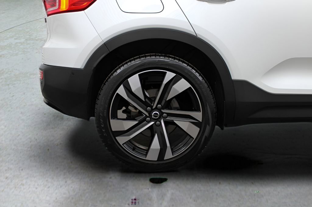 Used 2025 Volvo XC40 B5 Ultra AWD/4WD image 14