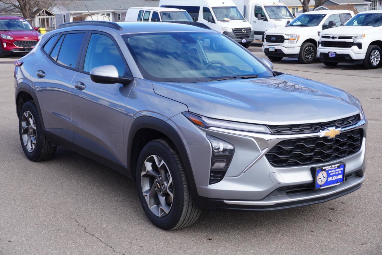 Used 2025 Chevrolet Trax LT w/ LT Convenience Package image 7