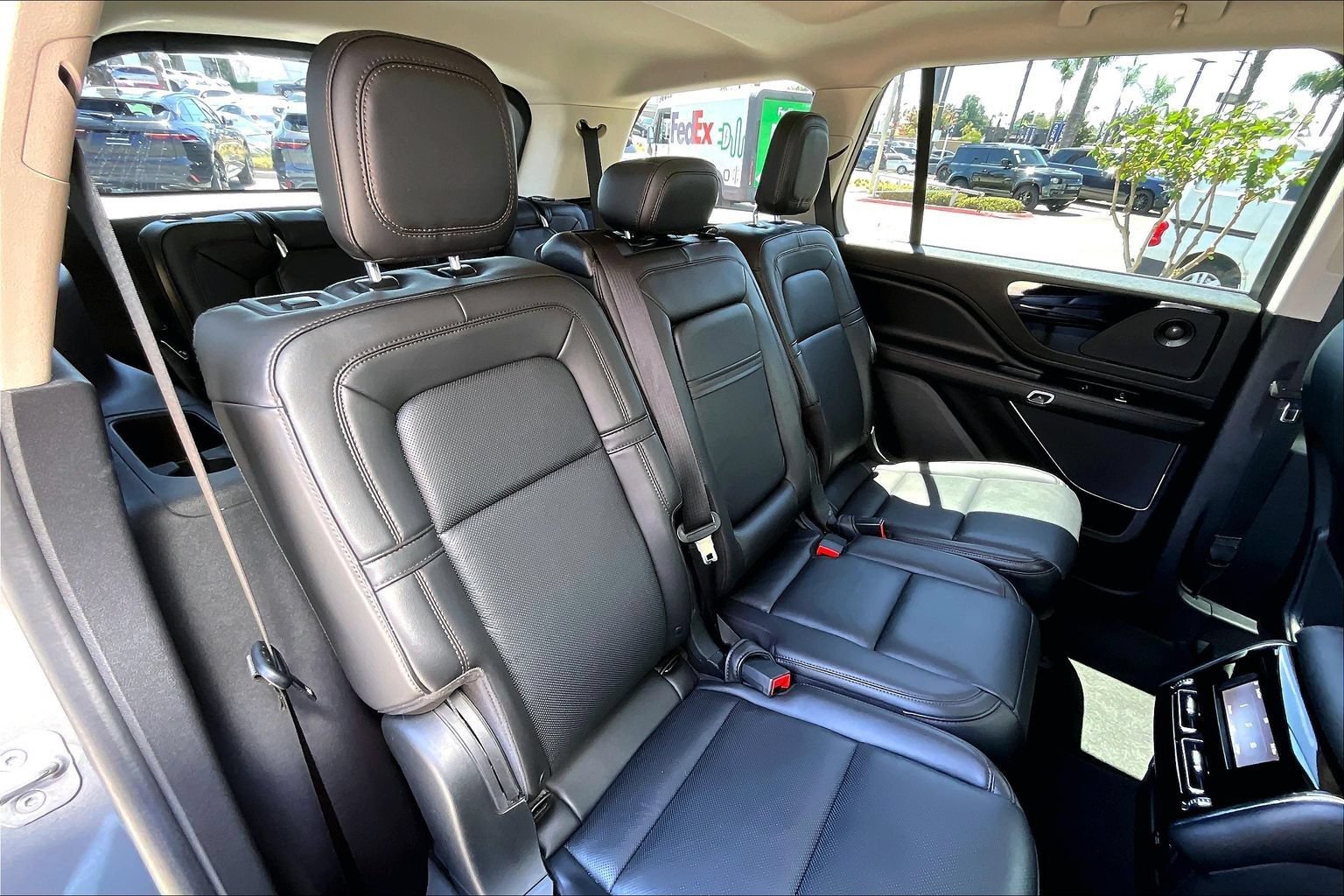 Used 2023 Lincoln Aviator Reserve w/ Class IV Trailer Tow Package RWD image 26