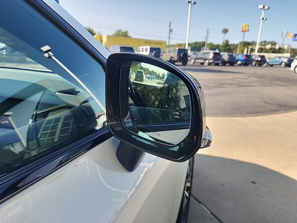 Certified 2025 Volvo XC60 B5 Plus image 14