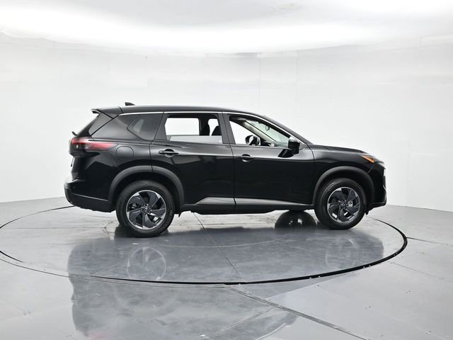 Used 2025 Nissan Rogue SV image 2