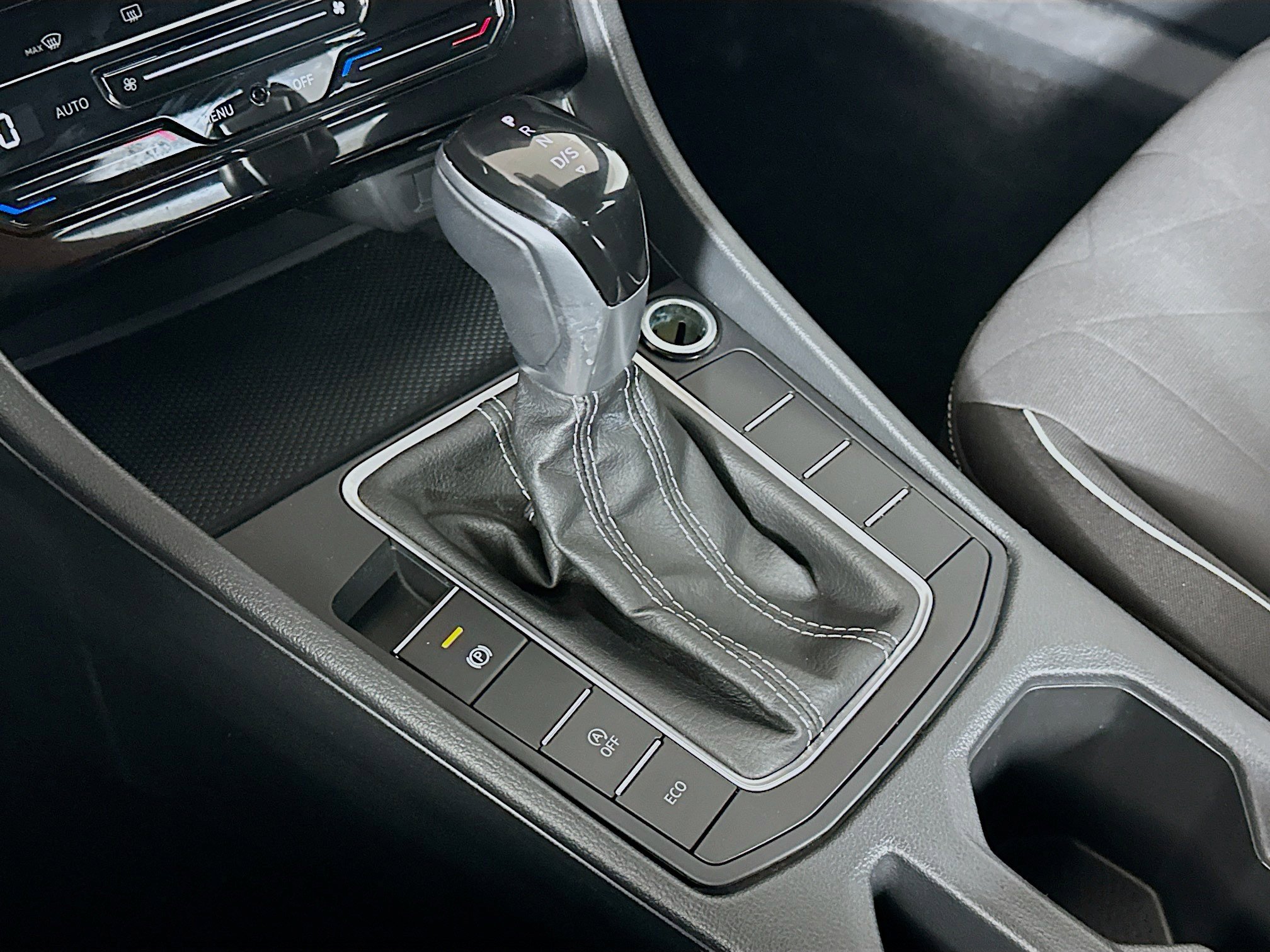 Used 2025 Volkswagen Jetta Sport FWD image 24