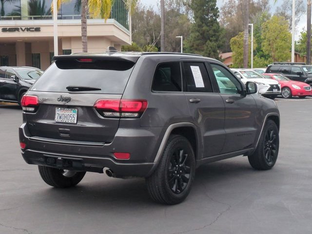 Used 2017 Jeep Grand Cherokee Altitude AWD/4WD image 5