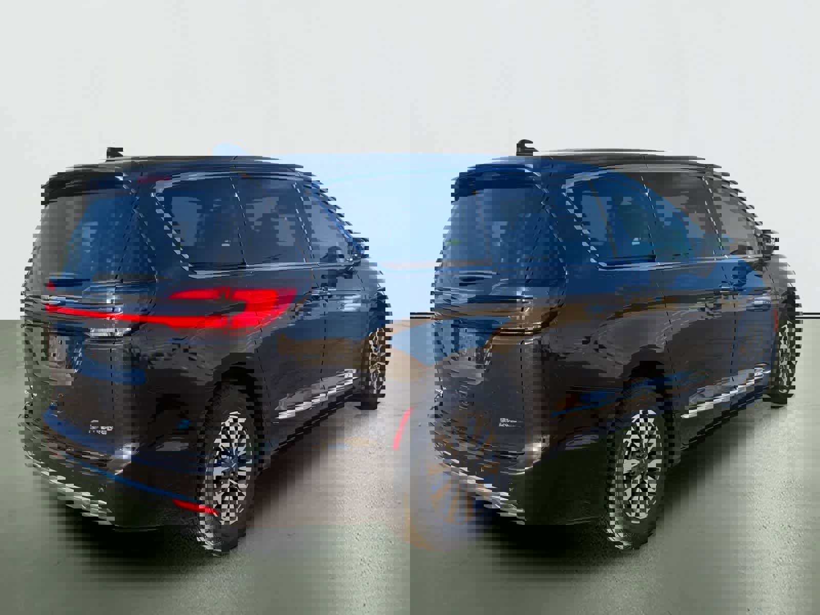 Used 2023 Chrysler Pacifica Limited image 5