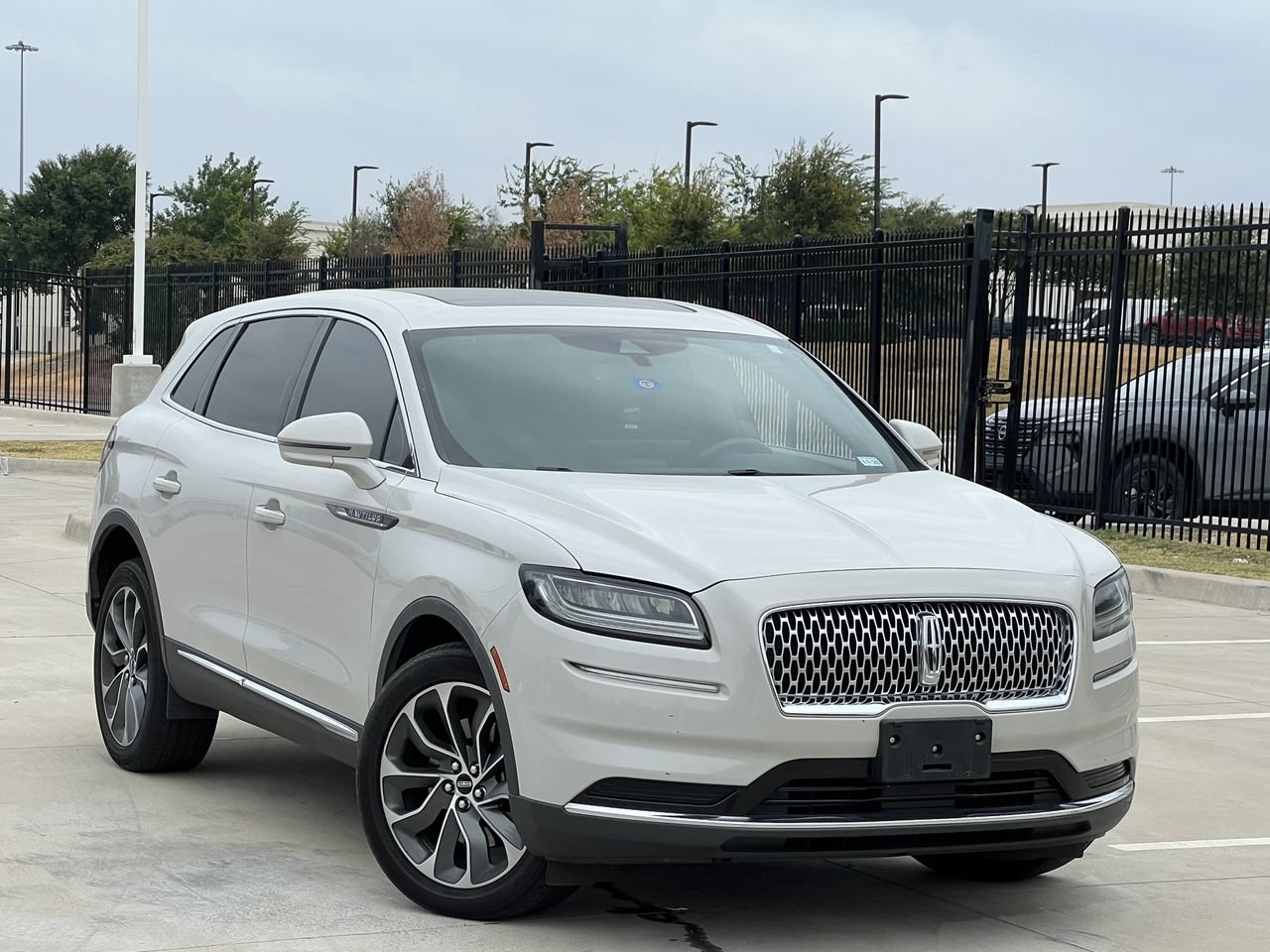 Used 2023 Lincoln Nautilus Reserve AWD/4WD image 2